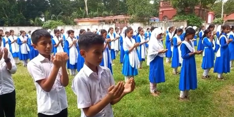 মাদারীপুরে বিভিন্ন শিক্ষা প্রতিষ্ঠানে দোয়া ও নিরবতা পালন  এবং মসজিদে মসজিদে দোয়া 