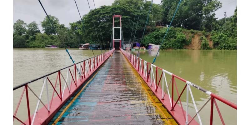 পানির নিচে রাঙ্গামাটির ঝুলন্ত সেতু, পর্যটক চলাচলে নিষেধাজ্ঞা পানির নিচে রাঙ্গামাটির ঝুলন্ত সেতু, পর্যটক চলাচলে নিষেধাজ্ঞা