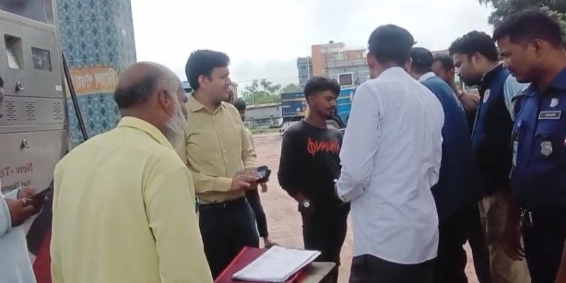 বোদায় ৪ পেট্রোল পাম্পে লক্ষ টাকা জরিমানা 