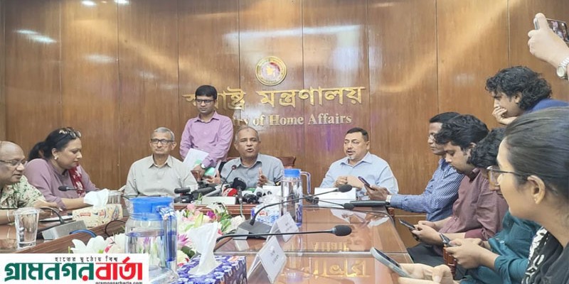 নির্বাচনের আগে প্রকাশ্য লটারিতে এসপি-ওসিদের বদলি-পদায়ন হবে: স্বরাষ্ট্র উপদেষ্টা
