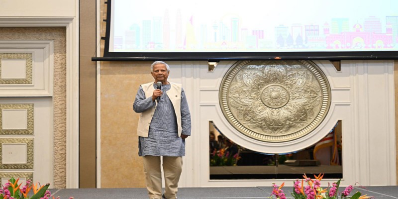 মালয়েশিয়ার কোম্পানিগুলোকে বাংলাদেশে বিনিয়োগের আহ্বান প্রধান উপদেষ্টার