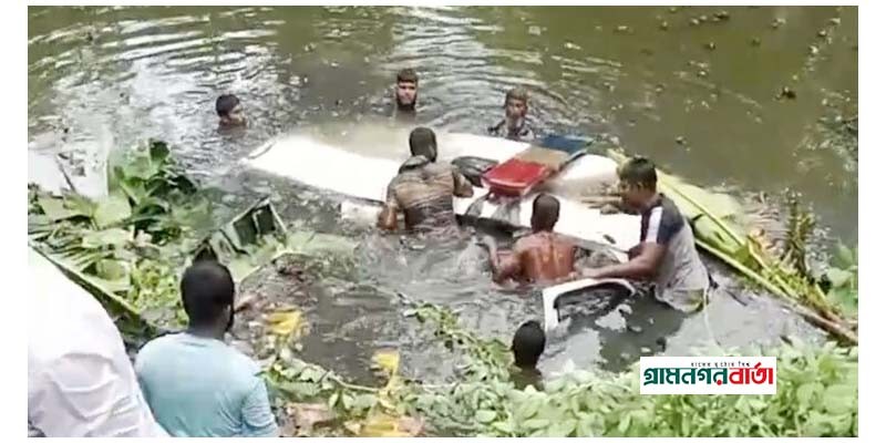 খুলনায় অ্যাম্বুলেন্স খাদে পড়ে নারী নিহত খুলনায় অ্যাম্বুলেন্স খাদে পড়ে নারী নিহত
