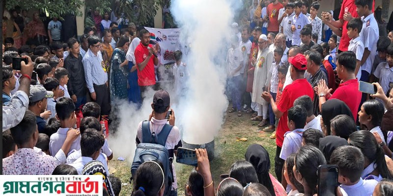 সিরাজদিখানে বিএনপির উদ্যোগে বিভিন্ন শিক্ষা প্রতিষ্ঠানে অগ্নি নির্বাপণ সরঞ্জামাদী বিতরণ