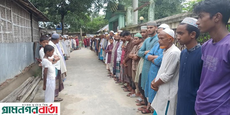 মসজিদ নির্মাণে বাঁধা দেওয়ার অভিযোগে পঞ্চগড়ে মানববন্ধন অনুষ্ঠিত 