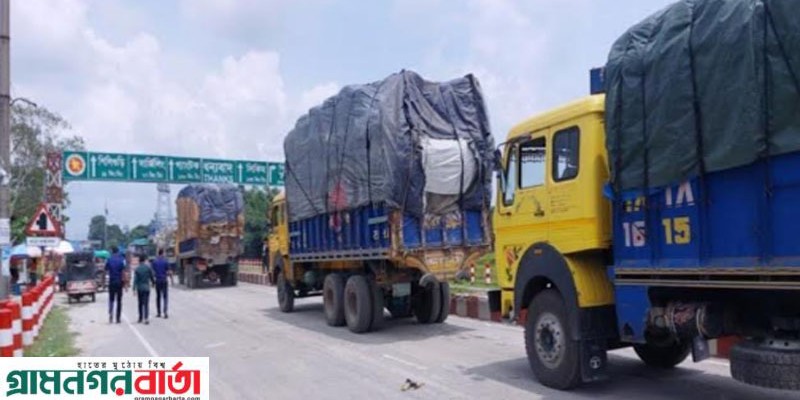 বাংলাবান্ধা স্থলবন্দরে রপ্তানী বেড়েছে ব্যস্ত কর্মজীবীরা