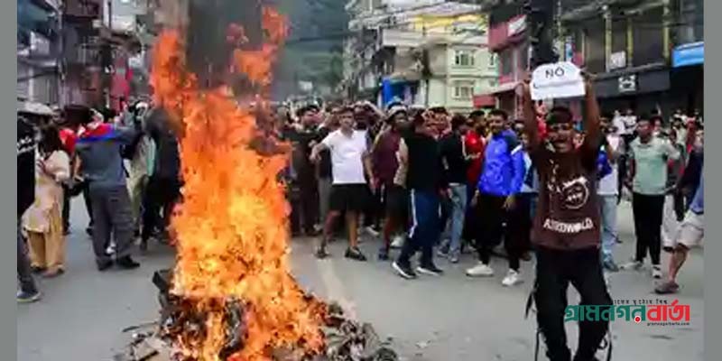 নেপালে অশান্তি অব্যাহত, কাঠমান্ডু বিমানবন্দর সেনাবাহিনীর নিয়ন্ত্রণে নেপালে অশান্তি অব্যাহত, কাঠমান্ডু বিমানবন্দর সেনাবাহিনীর নিয়ন্ত্রণে