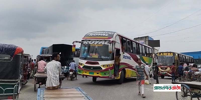 ফরিদপুরে সীমানা পরিবর্তনের প্রতিবাদে সড়ক অবরোধ