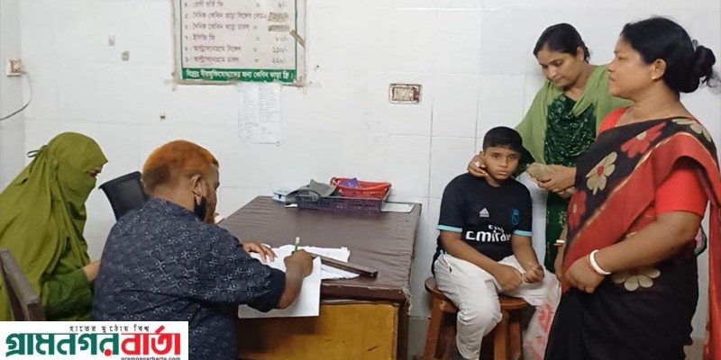 জরুরি বিভাগে ডাক্তার অনুপস্থিত, গুরুতর আহত শিশুর চিকিৎসা দিলেন ওয়ার্ড বয় জরুরি বিভাগে ডাক্তার অনুপস্থিত, গুরুতর আহত শিশুর চিকিৎসা দিলেন ওয়ার্ড বয়