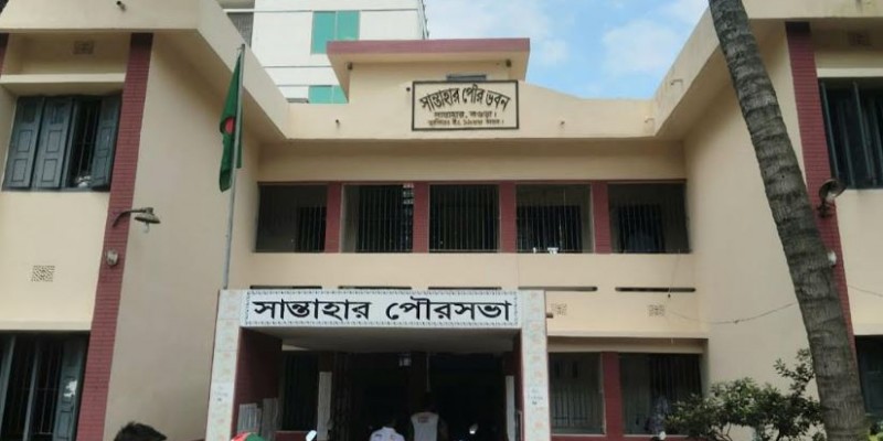 নামে প্রথম শ্রেণির সান্তাহার পৌরসভা হলেও বাড়েনি সেবার মান