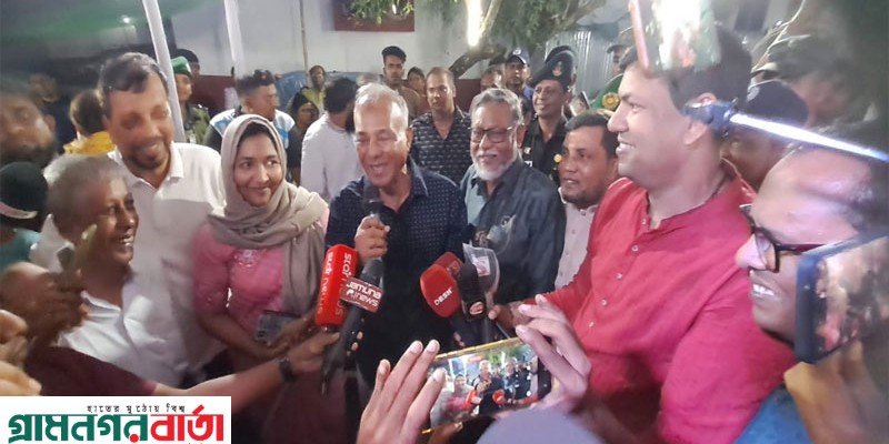 সিরাজদিখানে মহানবমীতে স্বরাষ্ট্র উপদেষ্টার মন্দির পরিদর্শন সিরাজদিখানে মহানবমীতে স্বরাষ্ট্র উপদেষ্টার মন্দির পরিদর্শন
