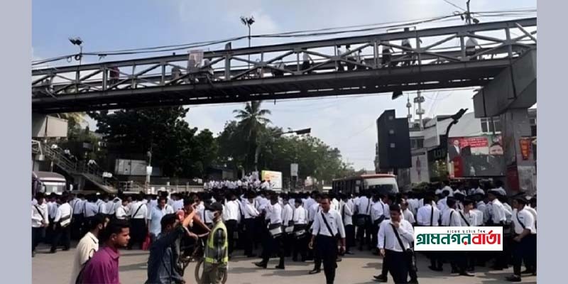 সায়েন্সল্যাব মোড়ে অবরোধ ঢাকা কলেজ শিক্ষার্থীদের সায়েন্সল্যাব মোড়ে অবরোধ ঢাকা কলেজ শিক্ষার্থীদের