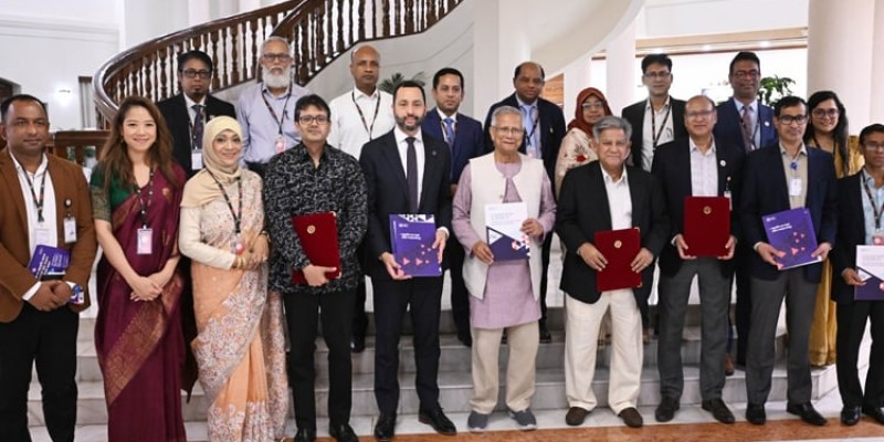আইএলও কনভেনশনে স্বাক্ষর, শ্রমজীবী মানুষের অধিকার আদায়ে স্মরণীয় দিন আজ: প্রধান উপদেষ্টা আইএলও কনভেনশনে স্বাক্ষর, শ্রমজীবী মানুষের অধিকার আদায়ে স্মরণীয় দিন আজ: প্রধান উপদেষ্টা