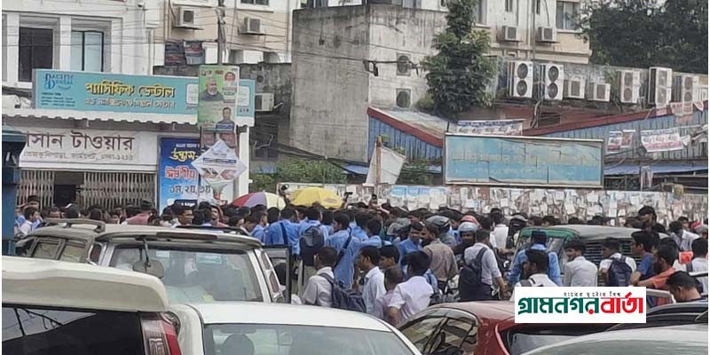 ফার্মগেটে শিক্ষার্থীদের অবরোধ, সড়কে যান চলাচল বন্ধ ফার্মগেটে শিক্ষার্থীদের অবরোধ, সড়কে যান চলাচল বন্ধ