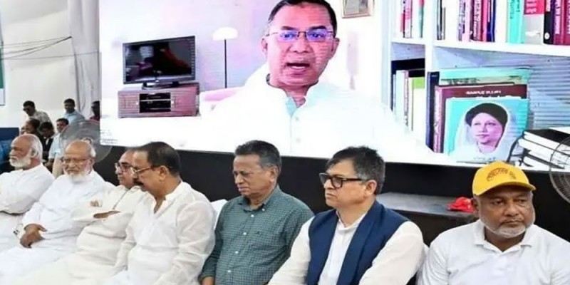 নভেম্বরের মধ্যেই দেশে ফিরবেন তারেক রহমান, বৃহত্তর জোট গঠনে তৎপর বিএনপি নভেম্বরের মধ্যেই দেশে ফিরবেন তারেক রহমান, বৃহত্তর জোট গঠনে তৎপর বিএনপি