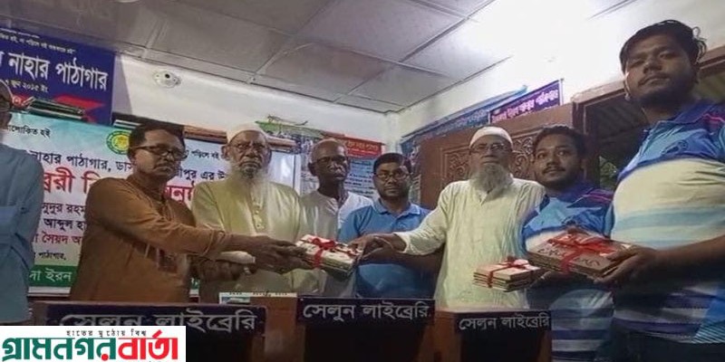 মাদারীপুরের নরসুন্দর দোকানিদের মাঝে বই বুকসেলফ বিতরণ