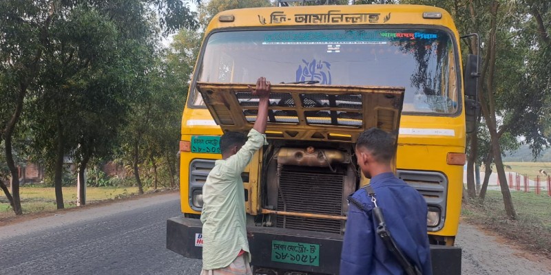 পঞ্চগড়ে বায়ুদূষণ ও শব্দদূষণ নিয়ন্ত্রণে অভিযান পরিচালনা জরিমানা আদায়    