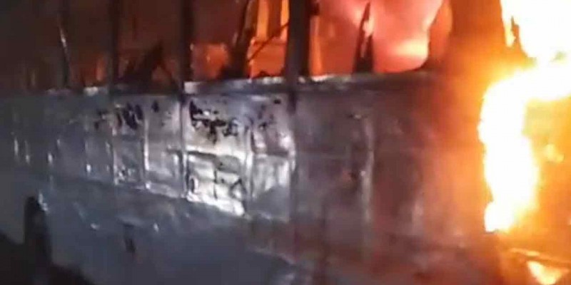 মানিকগঞ্জে স্কুলবাসে আগুন, ঘুমন্ত চালক দগ্ধ