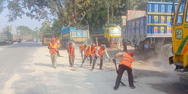 পঞ্চগড়ে সপ্তাহব্যাপী সড়ক পরিষ্কার পরিছন্নতা কার্যক্রম কর্মসূচী