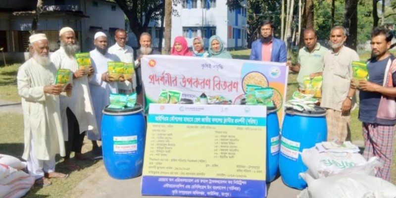 কাউনিয়ায় সরিষা ফসলের ক্লাসটার প্রদর্শনী উপকরণ বিতরণ