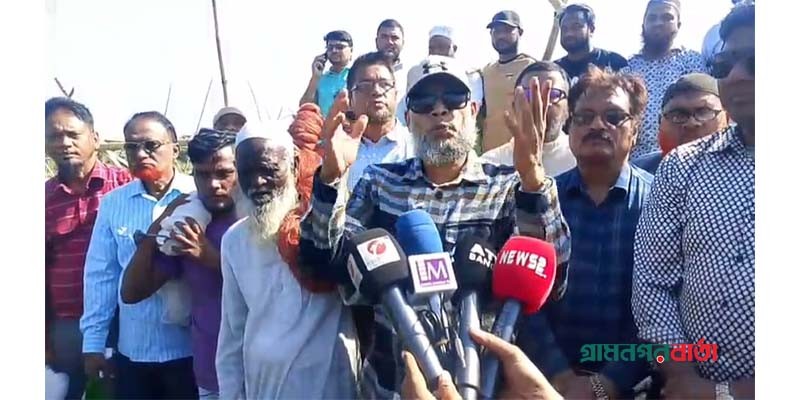 মুন্সিগঞ্জে অসহায় ছেলেদের মাঝে জাল বিতরণ করেন কামরুজ্জামান রতন