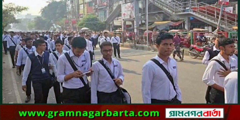 সায়েন্সল্যাব অবরোধ করেছে ঢাকা কলেজের উচ্চমাধ্যমিকের শিক্ষার্থীরা