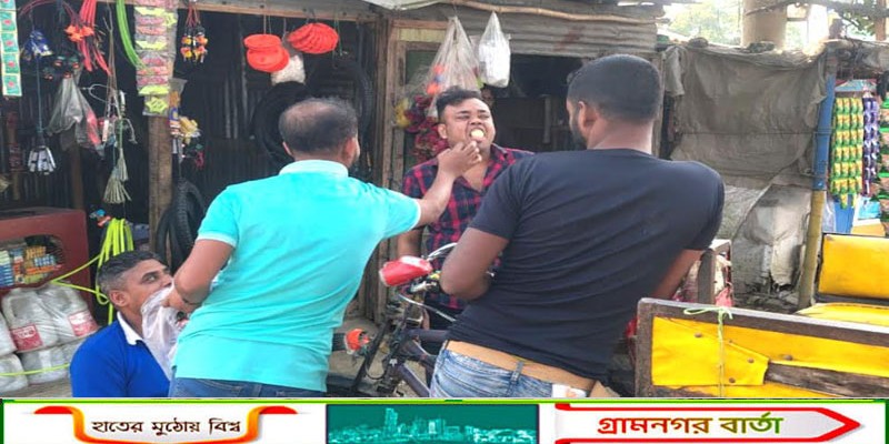 আদমদীঘির ওসির বদলির খবরে স্থানীয়দের মিষ্টি বিতরণ 