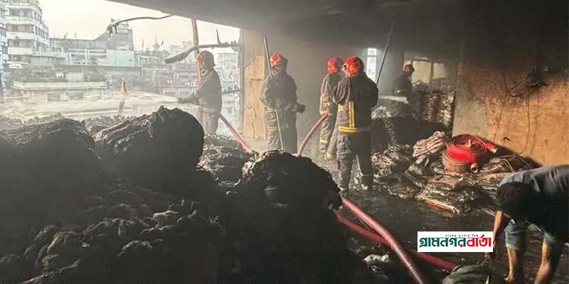 বাবুবাজারে বহুতল ভবনে অগ্নিকাণ্ড