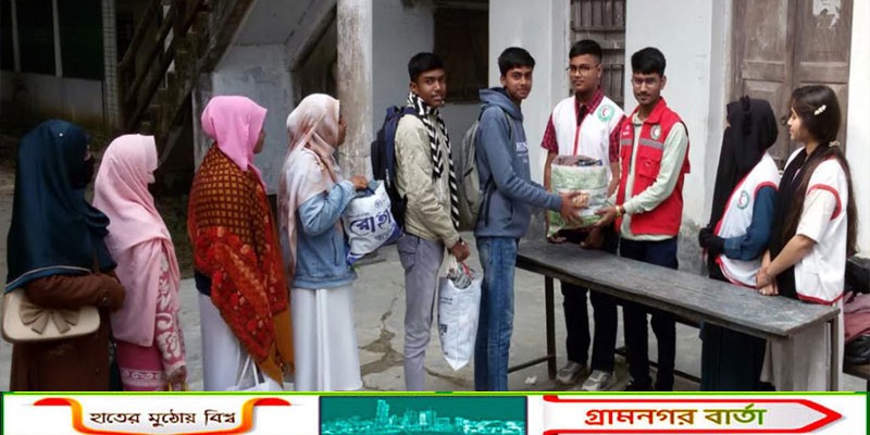 আদমদীঘিতে শিক্ষার্থিদের রেডক্রিসেন্টের শীতবস্ত্র সংংগ্রহ