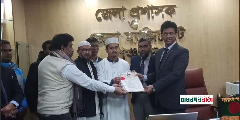 পঞ্চগড়ে মনোনয়ন পত্র জমা দিলেন সারজিস আলম