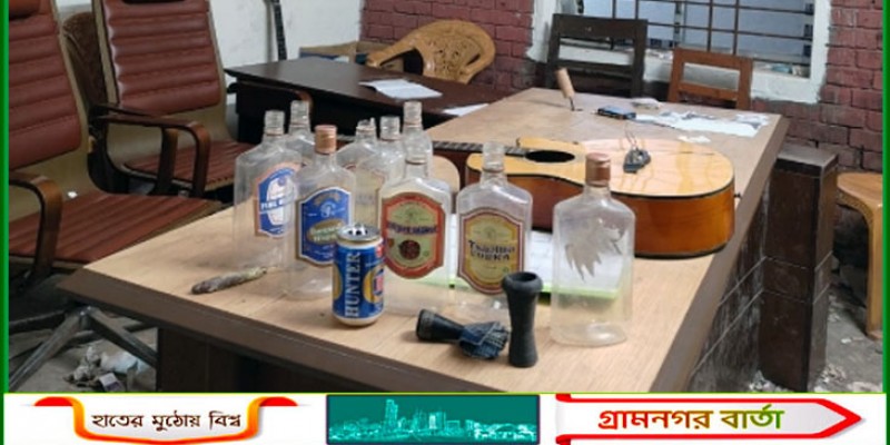 জাবিতে র‍্যাগজোনে মদ-গাঁজা জব্দ, সিলগালা