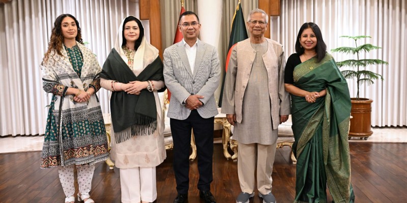 প্রধান উপদেষ্টার সঙ্গে সপরিবারে সৌজন্য সাক্ষাৎ করেছেন তারেক রহমান