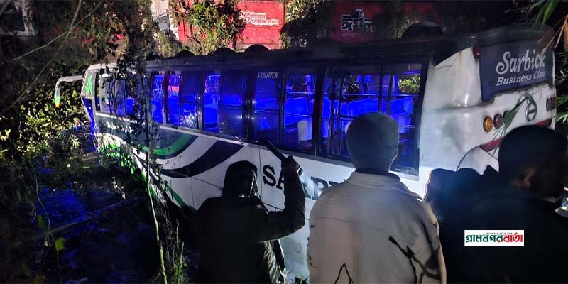 মাদারীপুরে সড়ক দুর্ঘটনায় ৫ জন নিহত,আহত-১৫