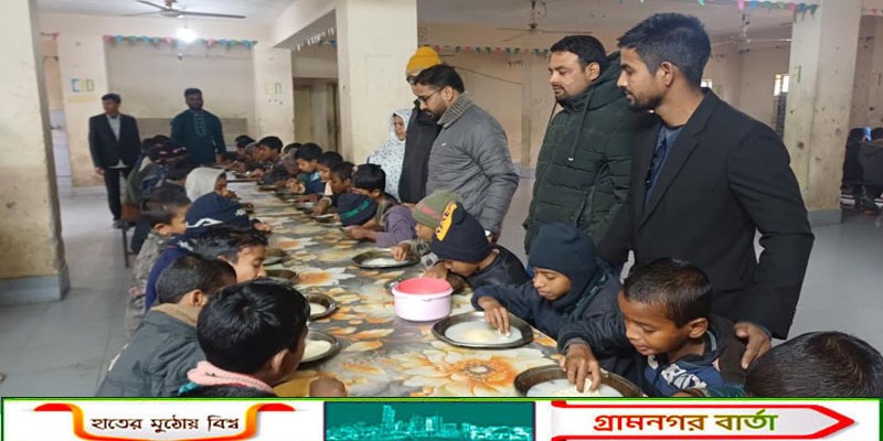 পঞ্চগড়ে শীতের পিঠা উৎসবে শিশুরা 