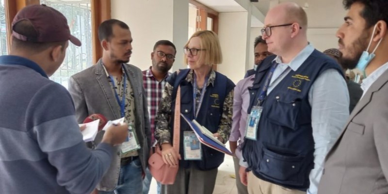 মাদারীপুরে নির্বাচনী পরিবেশ পরিদর্শন করছেন ইউরোপীয় ইউনিয়নের সদস্যরা