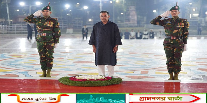 একুশের প্রথম প্রহরে শহীদ মিনারে প্রধানমন্ত্রীর শ্রদ্ধা