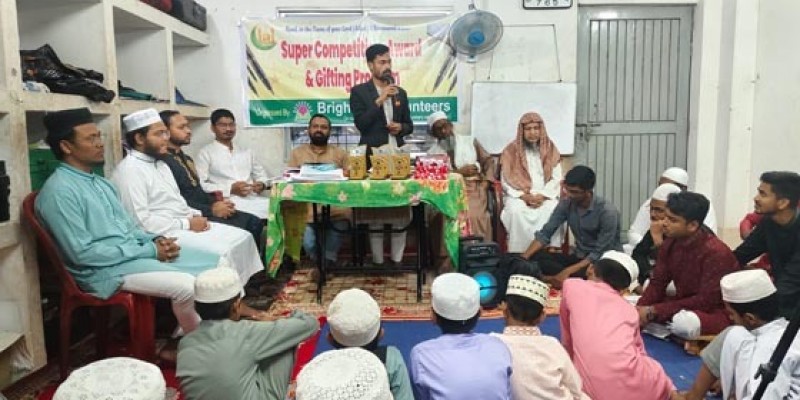 রাজশাহীতে মাদরাসার ছাত্রদের কুরআন উপহার