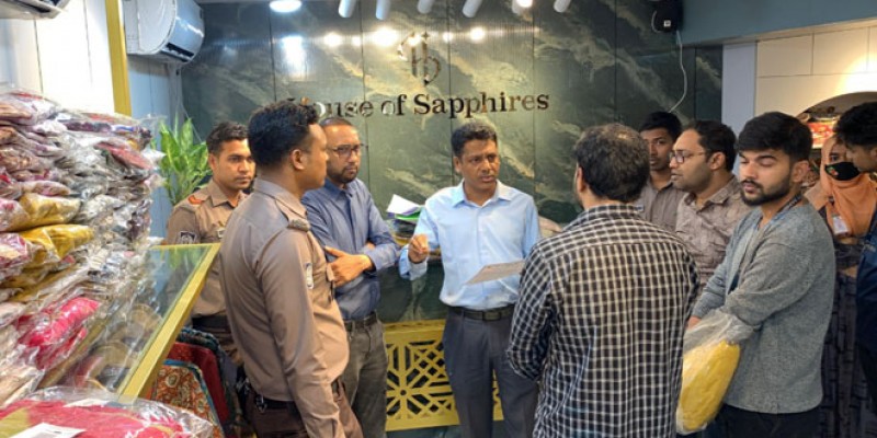 রাজশাহীতে পাকিস্তানি পোশাক বলে মিথ্যা প্রচারণা করায় জরিমানা