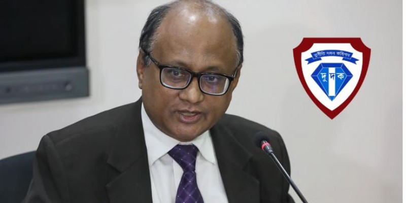 দুদক চেয়ারম্যান ড. আবদুল মোমেন ও দুই কমিশনারের পদত্যাগ