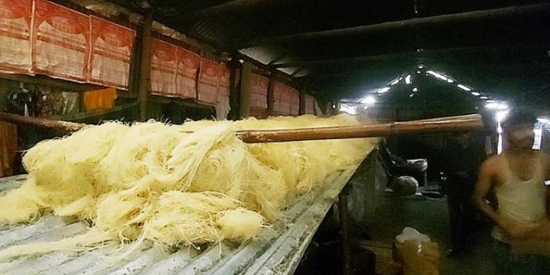  ঈদকে সামনে রেখে জামালপুরে তৈরী হচ্ছে ভেজাল সেমাই