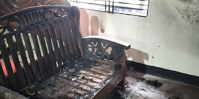 মাদারীপুরে চাঁদা না দেওয়ায় প্রবাসীর বাড়িতে হামলা চালিয়ে লুটপাট