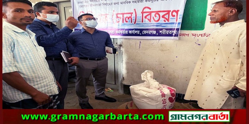 জেলেদের চাল বিতরণে অনিয়ম, জনপ্রতি ৬–১০ কেজি কম দেওয়ার অভিযোগ