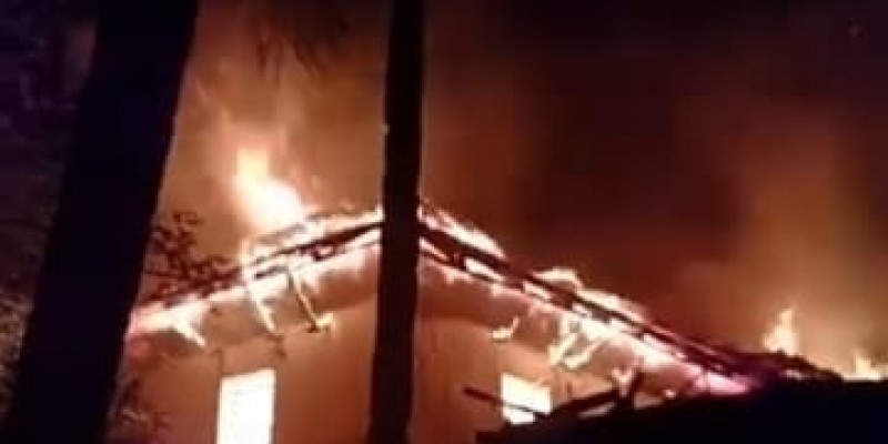 নন্দীগ্রামে কৃষকের বসতবাড়িতে অগ্নিকাণ্ড, ৩ লাখ টাকার ক্ষয়ক্ষতি