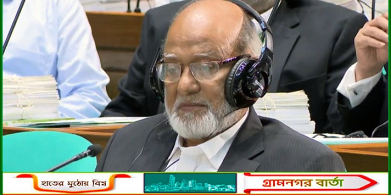 সংসদের প্রথম অধিবেশনে সভাপতিত্ব করছেন খন্দকার মোশাররফ