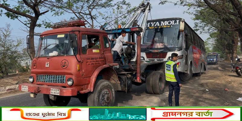 ফেনীতে মহাসড়কে ত্রিমুখী সংঘর্ষে প্রাণ গেল ৩ জনের