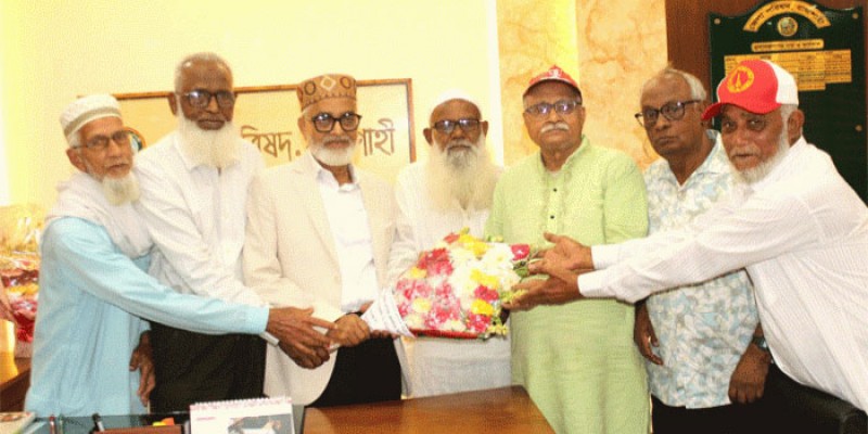 রাজশাহীতে নবনিযুক্ত জেলা প্রশাসককে পশ্চিমাঞ্চল মুক্তিযোদ্ধা সমবায় সমিতির ফুলেল শুভেচ্ছা