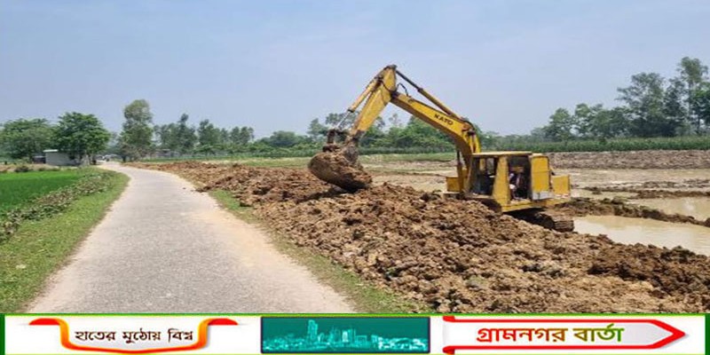 অনুমতি ছাড়াই ফুলবাড়ীতে ফসলি জমিতে পুকুর খনন, স্থানীয়দের মাঝে ক্ষোভ