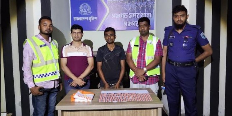 পঞ্চগড়ে পাঁচশত পিস ট্যাপেন্টাডল সহ এক যুবক আটক  