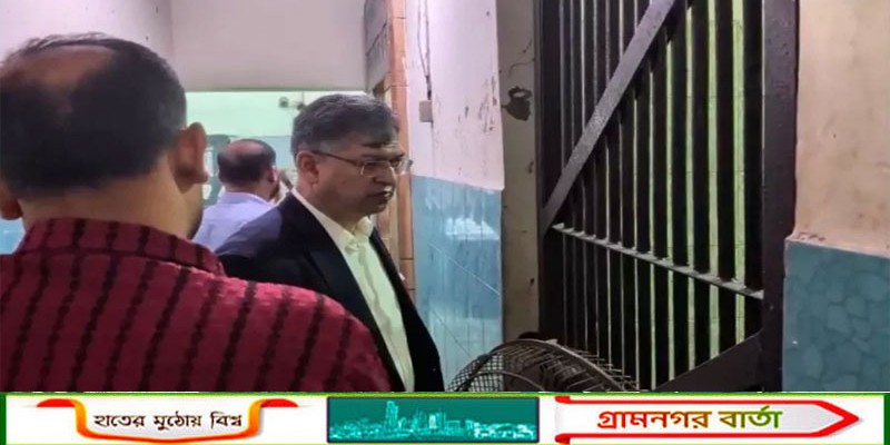 হঠাৎ রমনা থানায় স্বরাষ্ট্রমন্ত্রী, সব থানাগুলোকে দালালমুক্ত করার নির্দেশ
