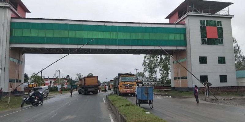 বিধানসভা নির্বাচনের ঘিরে  দুদিন বন্ধ থাকার পর বাংলাবান্ধা স্থলবন্দরে আমদানী-রপ্তানী কার্যক্রম শুরু