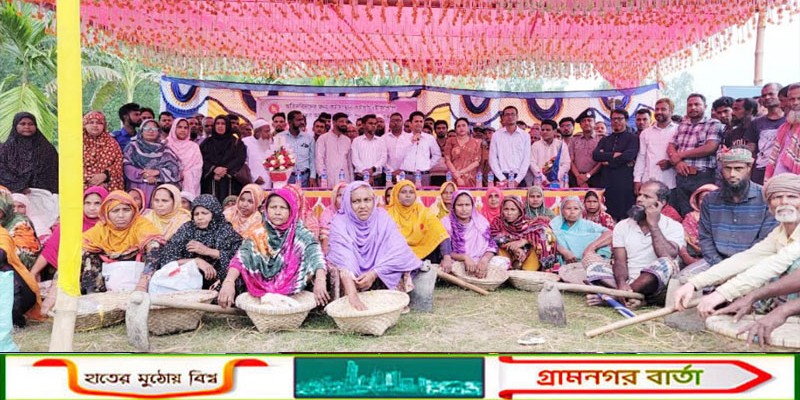 কাউনিয়ায়  খাল পুনঃখনন কার্যক্রমের উদ্বোধন করলেন জেলা প্রশাসক
